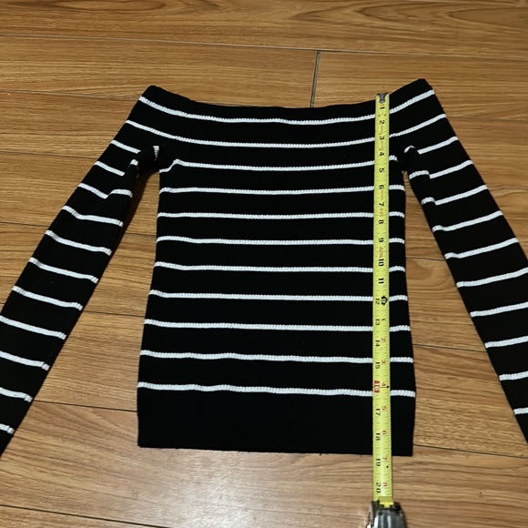 American Eagle Off Shoulder Sweater - Picture 2 of 6